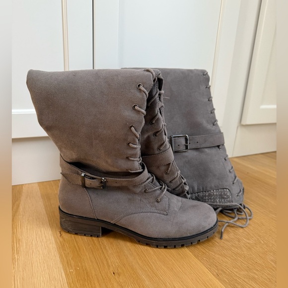 Lace up gray boot - Picture 9 of 11